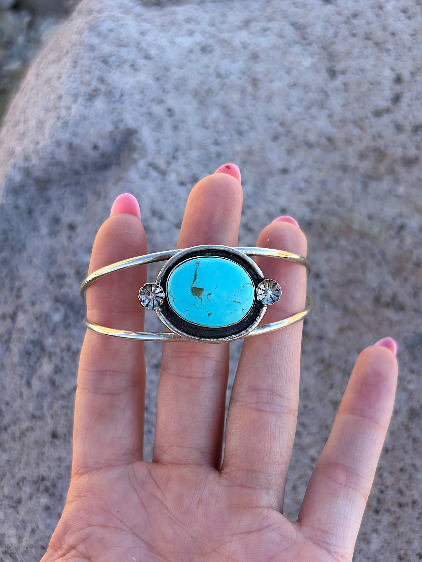 Flower cuff